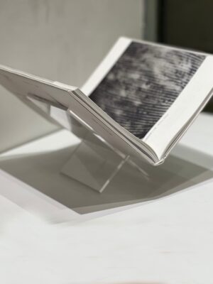 Acrylic transparent book shelf book display bracket art decoration shelf simple desktop magazine storage shelf